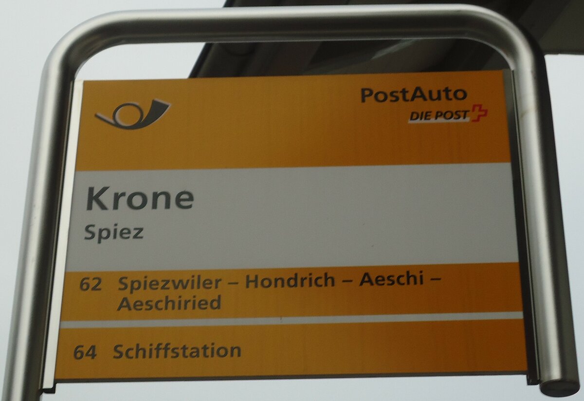 (130'302) - PostAuto-Haltestellenschild - Spiez, Krone - am 11. Oktober 2010