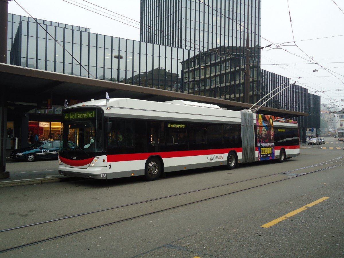 (130'410) - St. Gallerbus, St. Gallen - Nr. 173 - Hess/Hess Gelenktrolleybus am 13. Oktober 2010 beim Bahnhof St. Gallen