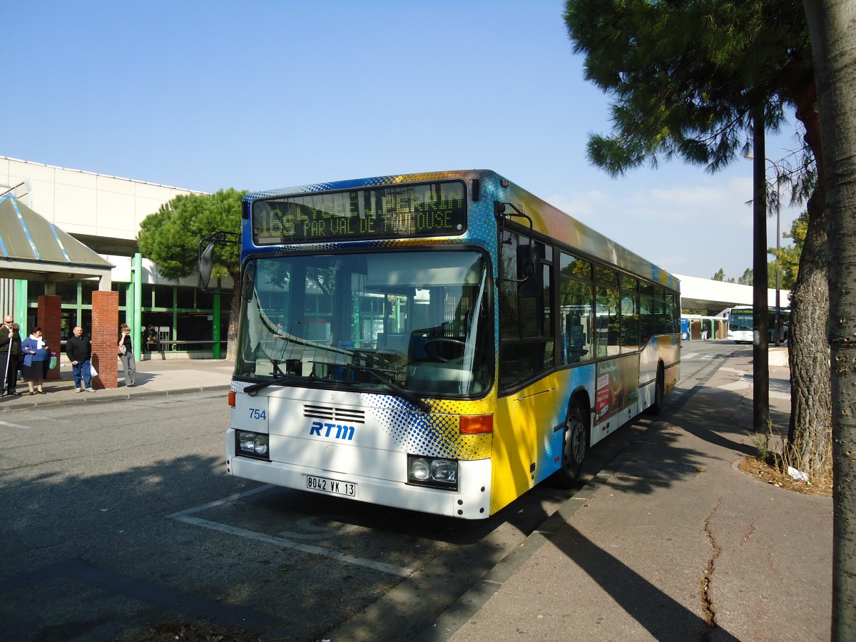 (130'572) - RTM Marseille - Nr. 754/8042 VK 13 - Mercedes am 15. Oktober 2010 in Marseille, Ste Marguerite