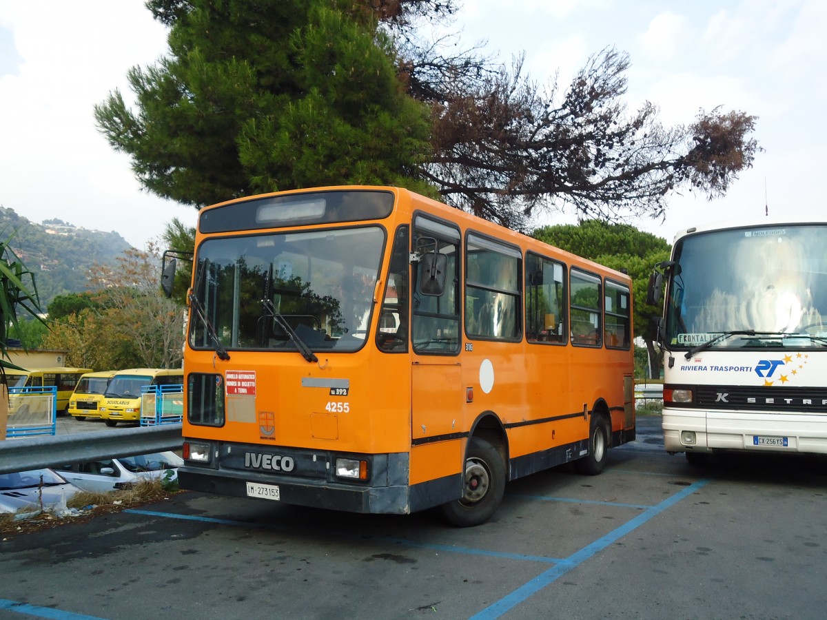 (130'691) - RT Imperia - Nr. 4255/IM 173'153 - Iveco am 16. Oktober 2010 in Ventimiglia, Depot