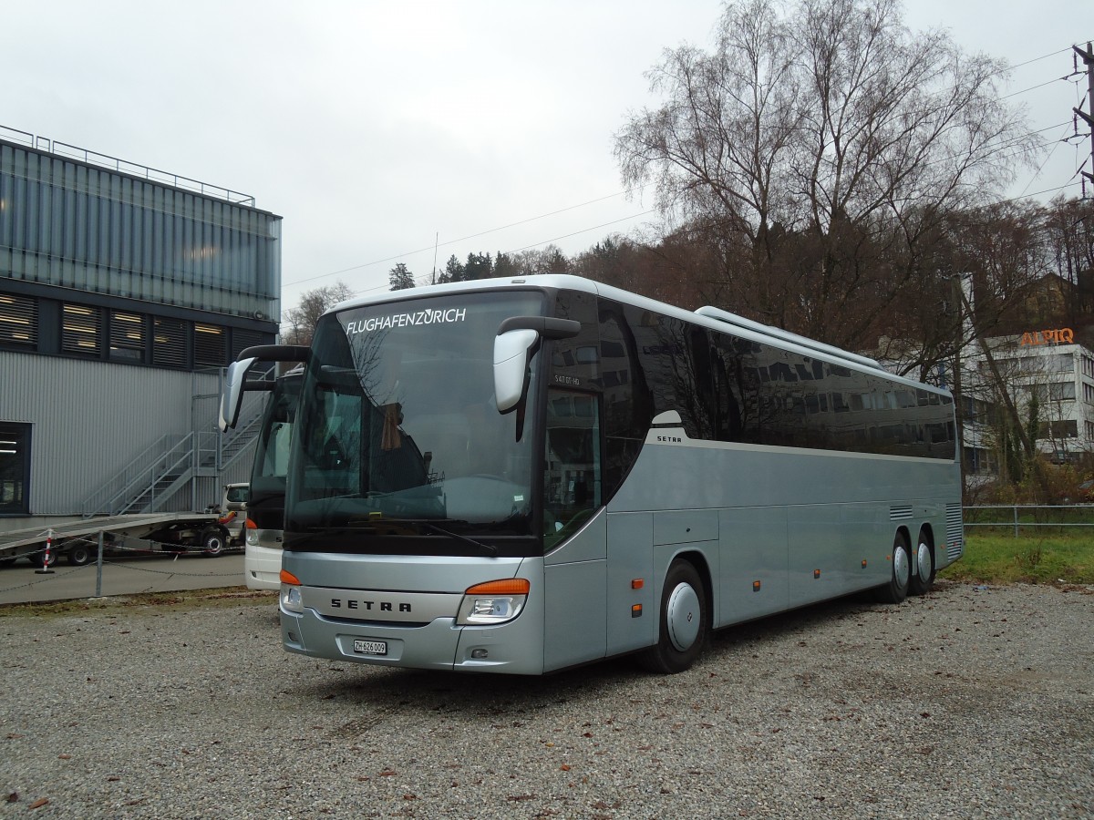 (131'015) - Flughafen, Zrich - ZH 626'009 - Setra am 17. November 2010 in Kloten, EvoBus