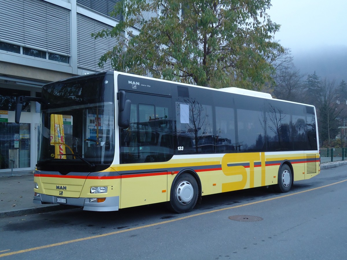 (131'066) - STI Thun - Nr. 133/BE 801'133 - MAN/Gppel am 21. November 2010 bei der Schifflndte Thun