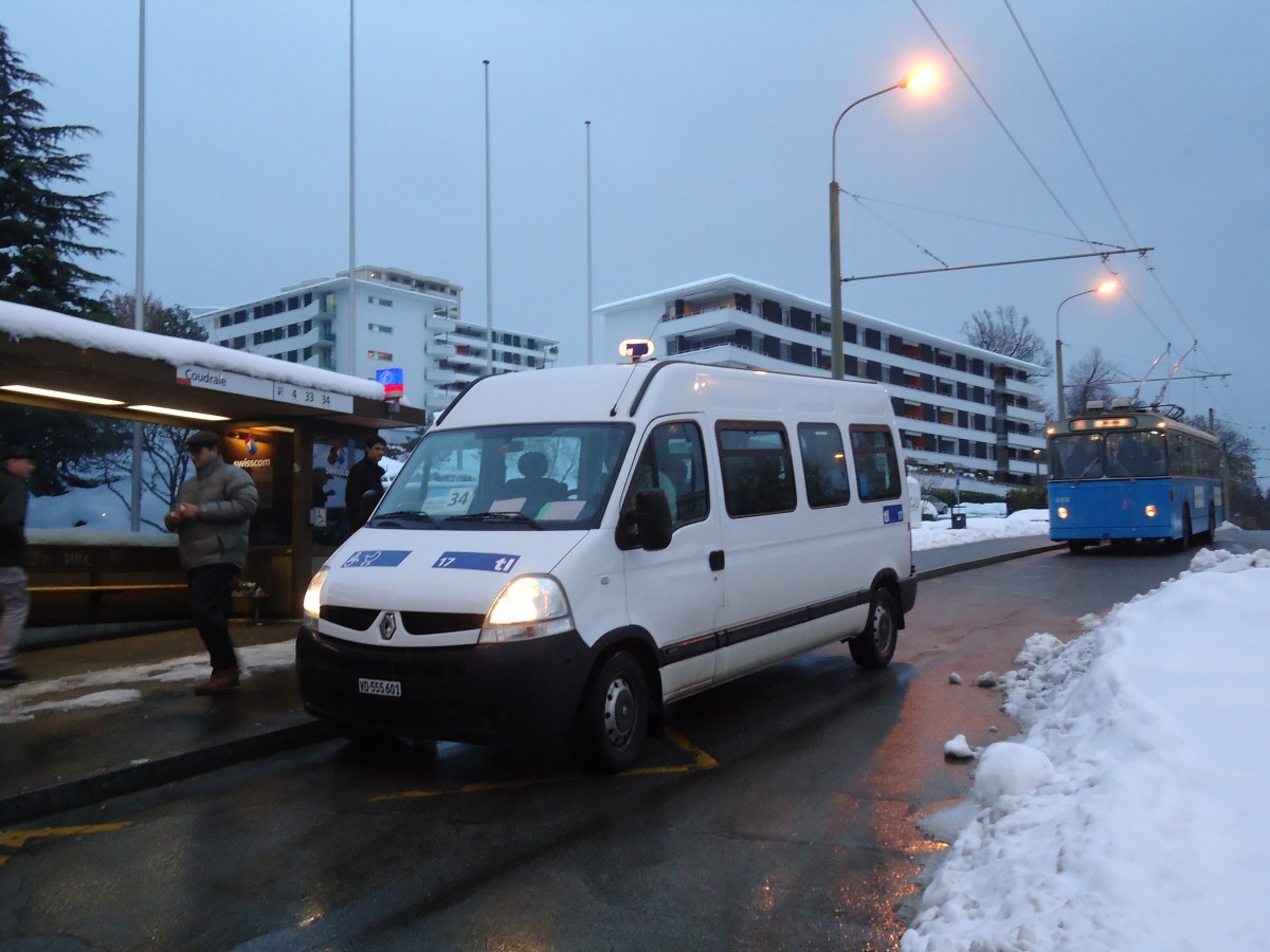 (131'284) - TL Lausanne - Nr. 17/VD 555'601 - Renault am 5. Dezember 2010 in Lausanne, Coudraie