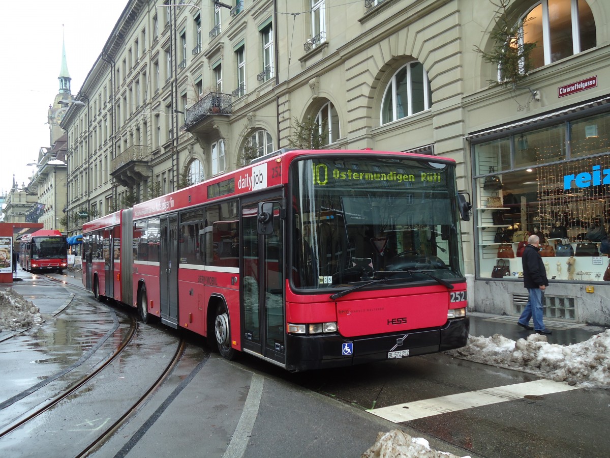 (131'374) - Bernmobil, Bern - Nr. 252/BE 572'252 - Volvo/Hess am 7. Dezember 2010 beim Bahnhof Bern