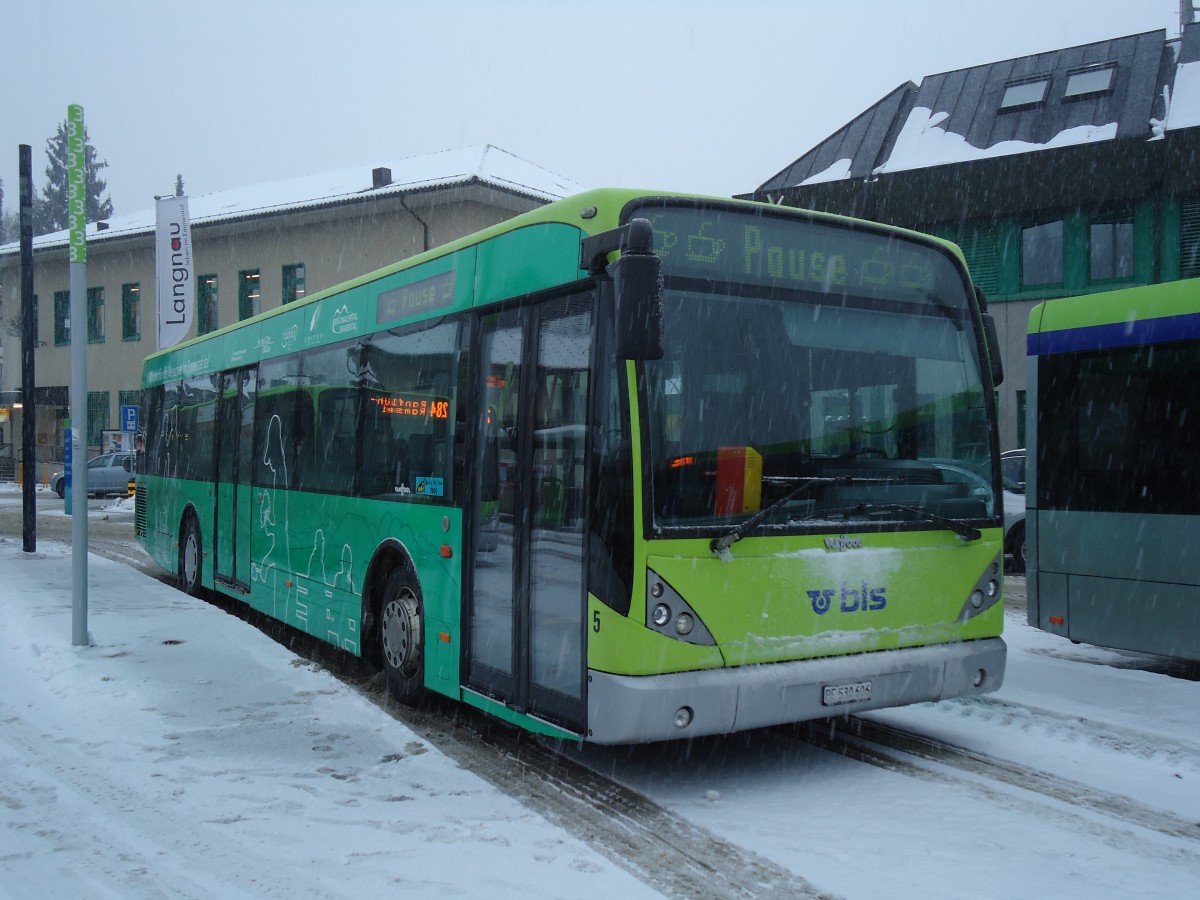 (131'752) - Busland, Burgdorf - Nr. 5/BE 530'606 - Van Hool (ex AOE Langnau Nr. 5) am 28. Dezember 2010 beim Bahnhof Langnau