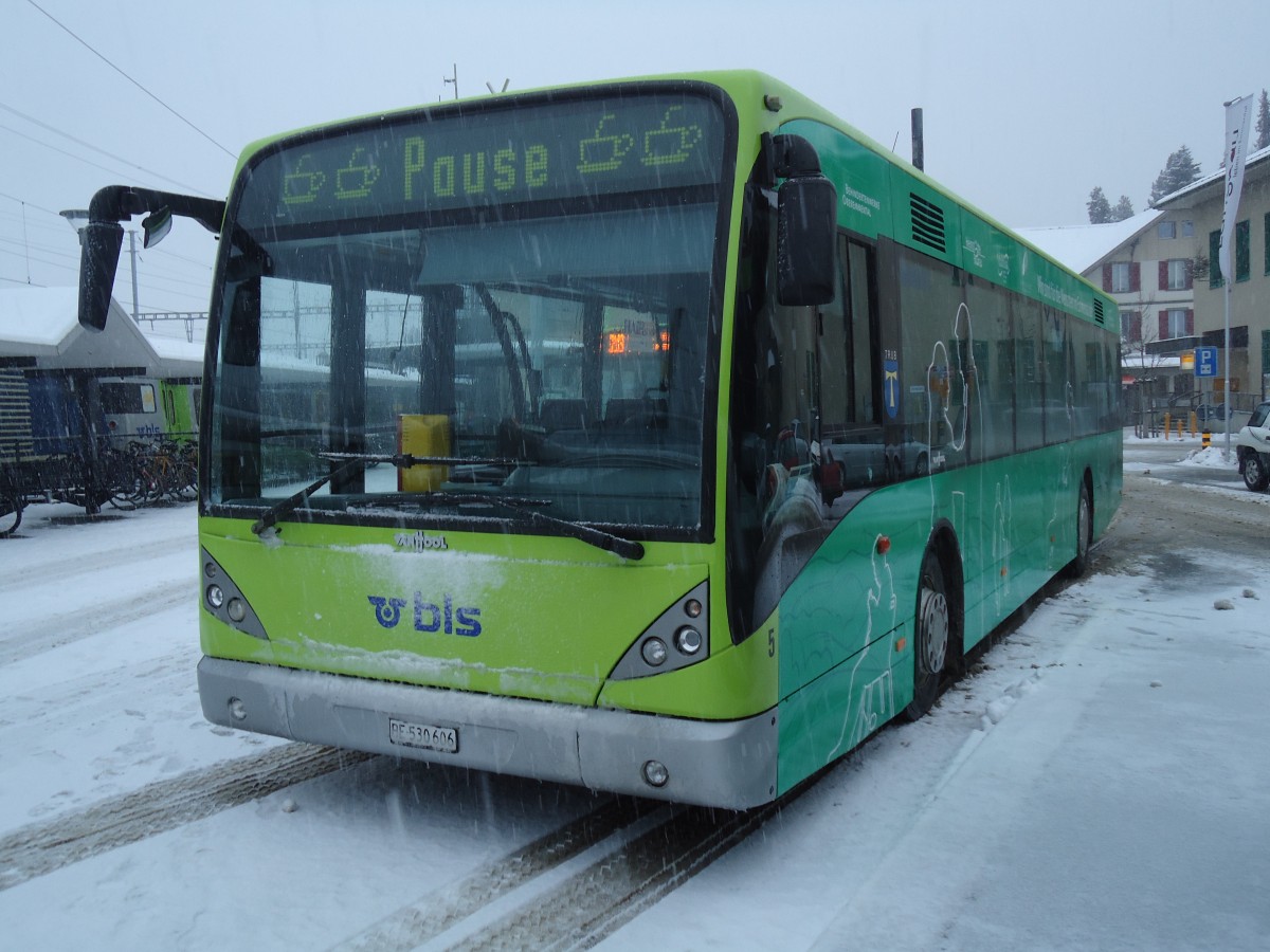 (131'753) - Busland, Burgdorf - Nr. 5/BE 530'606 - Van Hool (ex AOE Langnau Nr. 5) am 28. Dezember 2010 beim Bahnhof Langnau