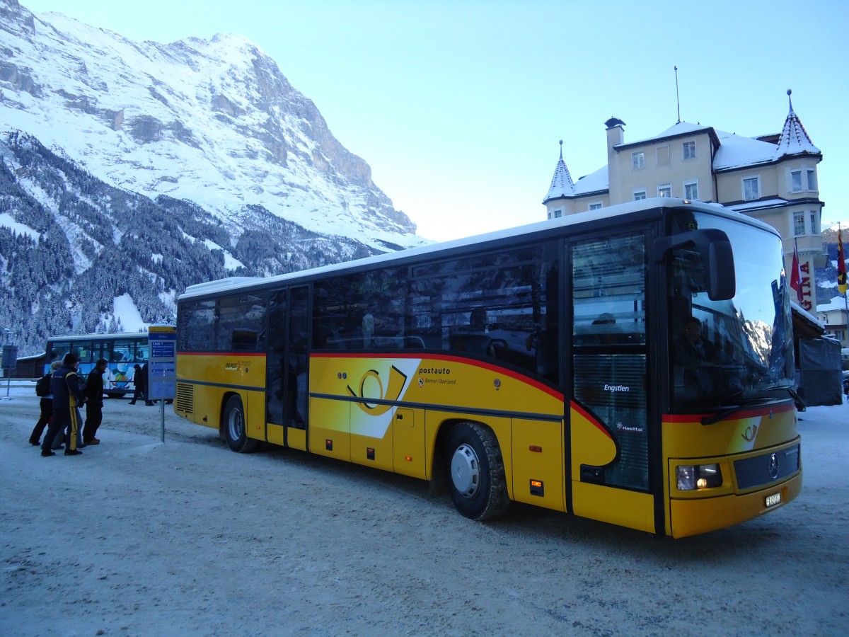 (131'876) - AVG Meiringen - Nr. 70/BE 417'870 - Mercedes am 31. Dezember 2010 beim Bahnhof Grindelwald