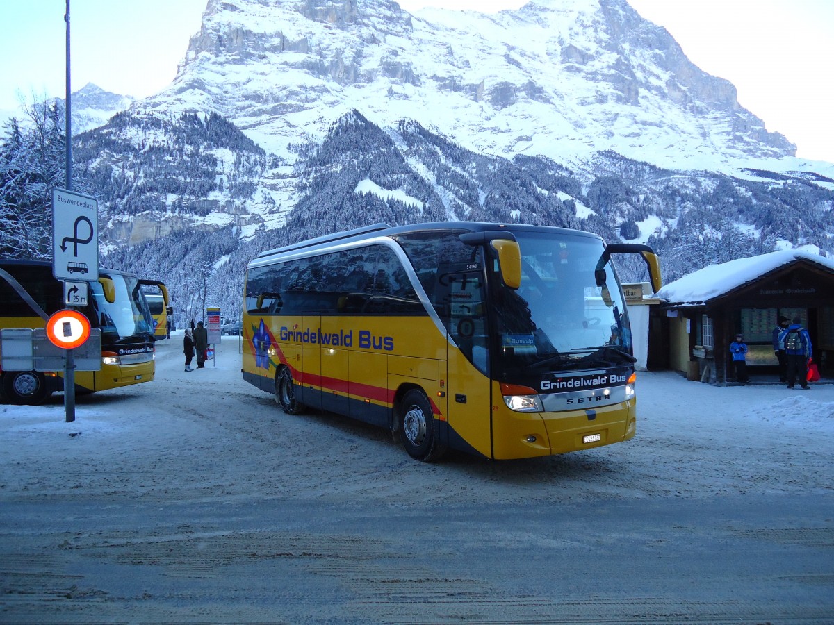 (131'910) - AVG Grindelwald - Nr. 26/BE 268'737 - Setra am 31. Dezember 2010 beim Bahnhof Grindelwald