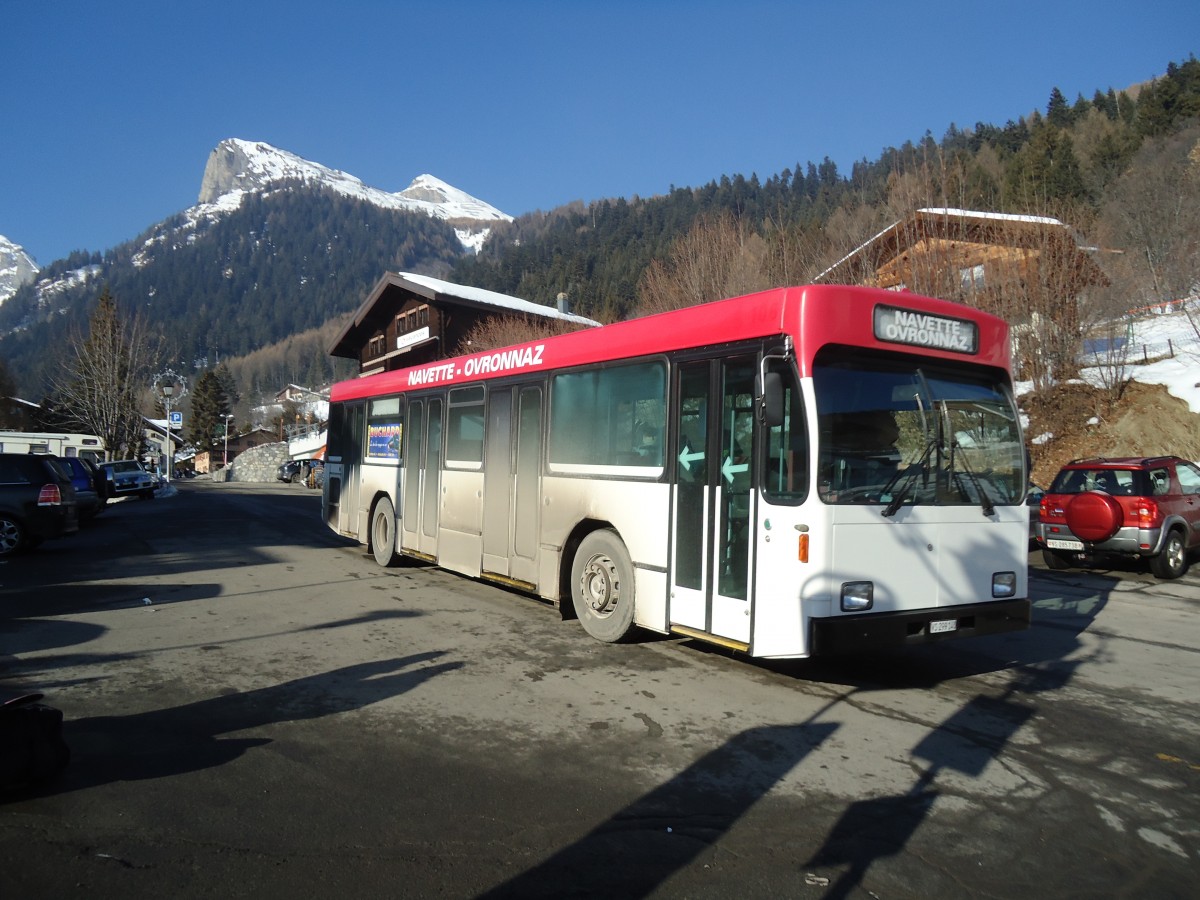 (131'966) - Buchard, Leytron - Nr. 106/VS 299'140 - Volvo/R&J (ex Bernmobil, Bern Nr. 106) am 2. Januar 2011 in Ovronnaz, Post