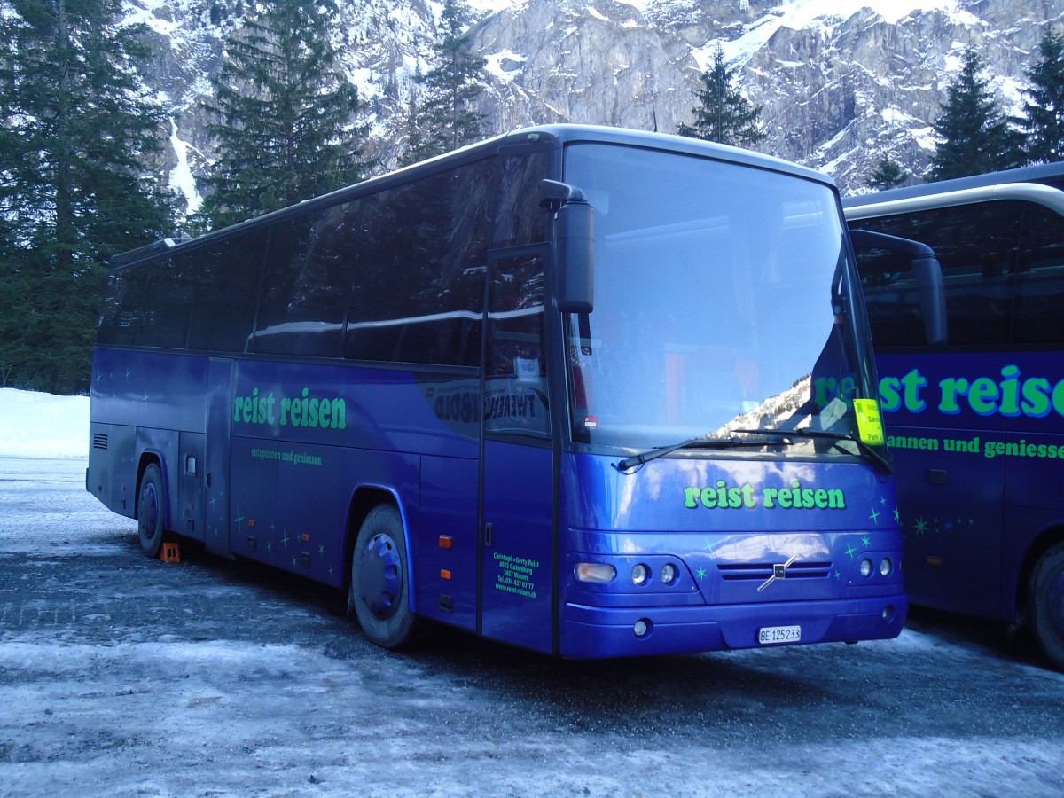 (132'050) - Reist, Gutenburg - BE 125'233 - Volvo am 8. Januar 2011 in Adelboden, Unter dem Birg