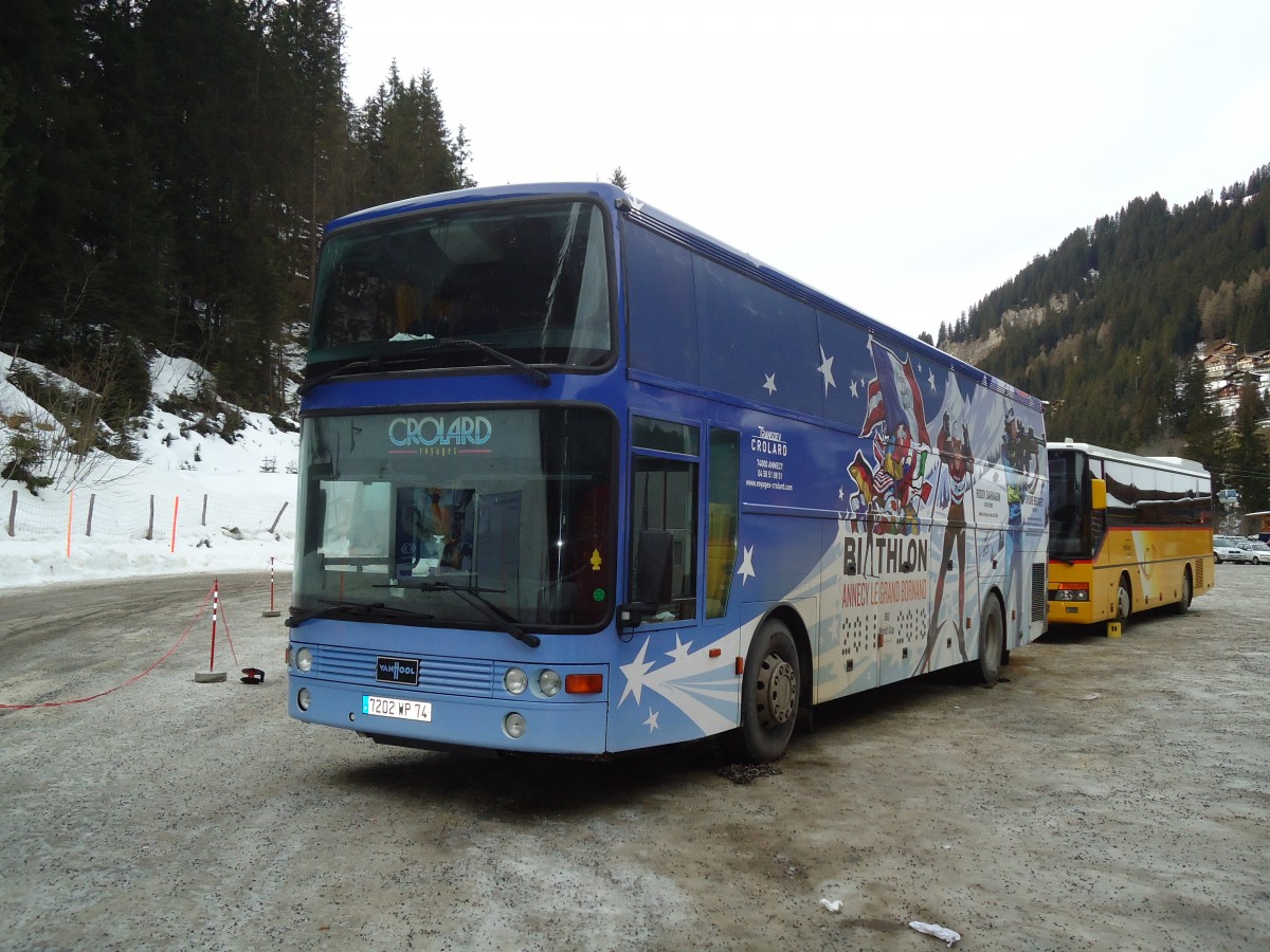 (132'230) - Aus Frankreich: Crolard, Annecy - 7202 WP 74 - Van Hool am 9. Januar 2011 in Adelboden, ASB