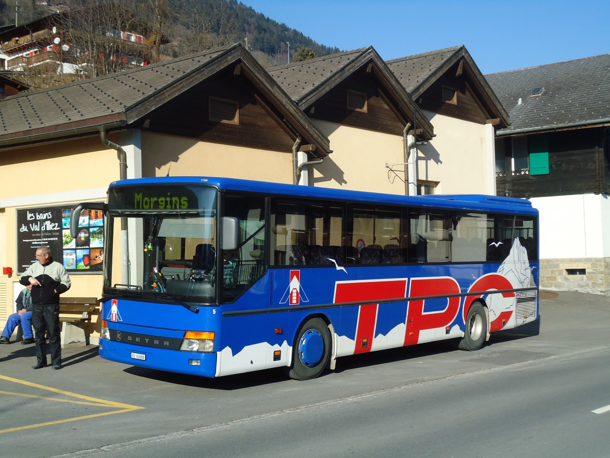 (132'395) - TPC Aigle - Nr. 5/VS 63'688 - Setra (ex AOMC Aigle Nr. 5) am 22. Januar 2011 beim Bahnhof Troistorrents