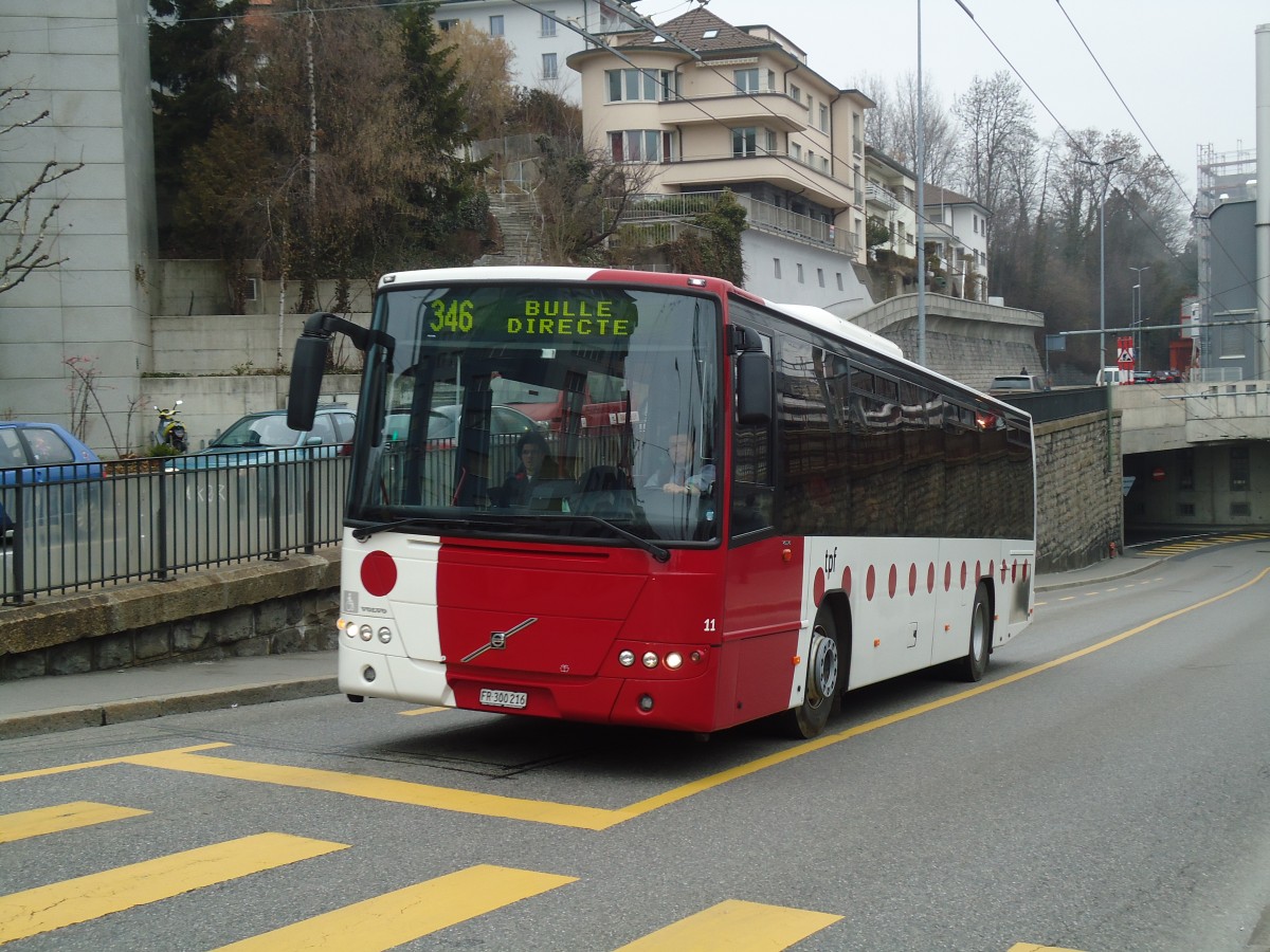 (132'701) - TPF Fribourg - Nr. 11/FR 300'216 - Volvo am 7. Mrz 2011 in Fribourg, Avenue Beauregard