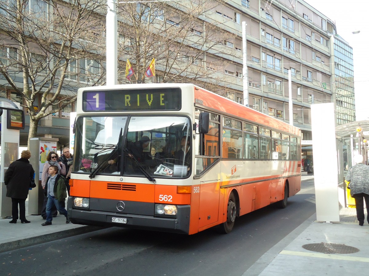 (132'924) - TPG Genve - Nr. 562/GE 96'184 - Mercedes am 10. Mrz 2011 in Genve, Coutance