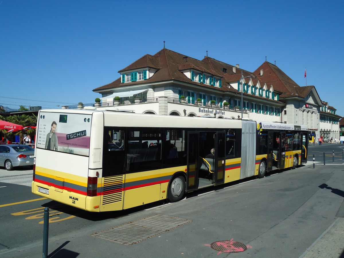 (133'920) - STI Thun - Nr. 102/BE 577'102 - MAN am 30. Mai 2011 beim Bahnhof Thun