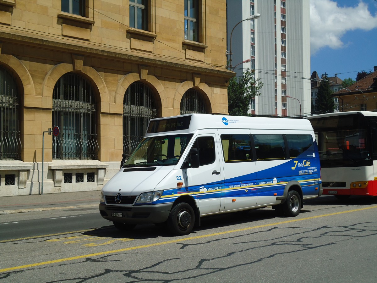 (135'020) - MobiCit, La Chaux-de-Fonds - Nr. 22/NE 113'822 - Mercedes am 11. Juli 2011 beim Bahnhof La Chaux-de-Fonds