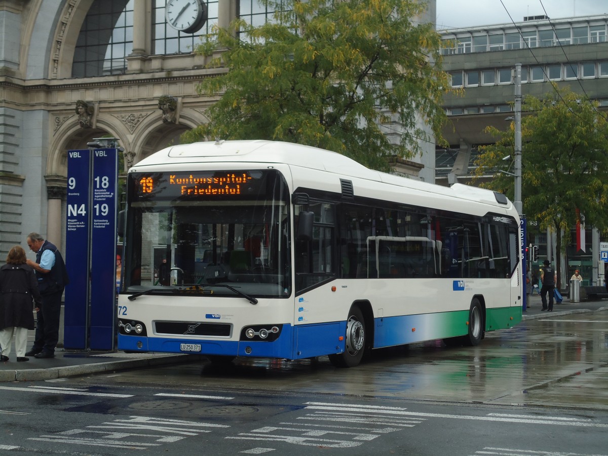 (135'848) - VBL Luzern - Nr. 72/LU 250'371 - Volvo am 5. September 2011 beim Bahnhof Luzern