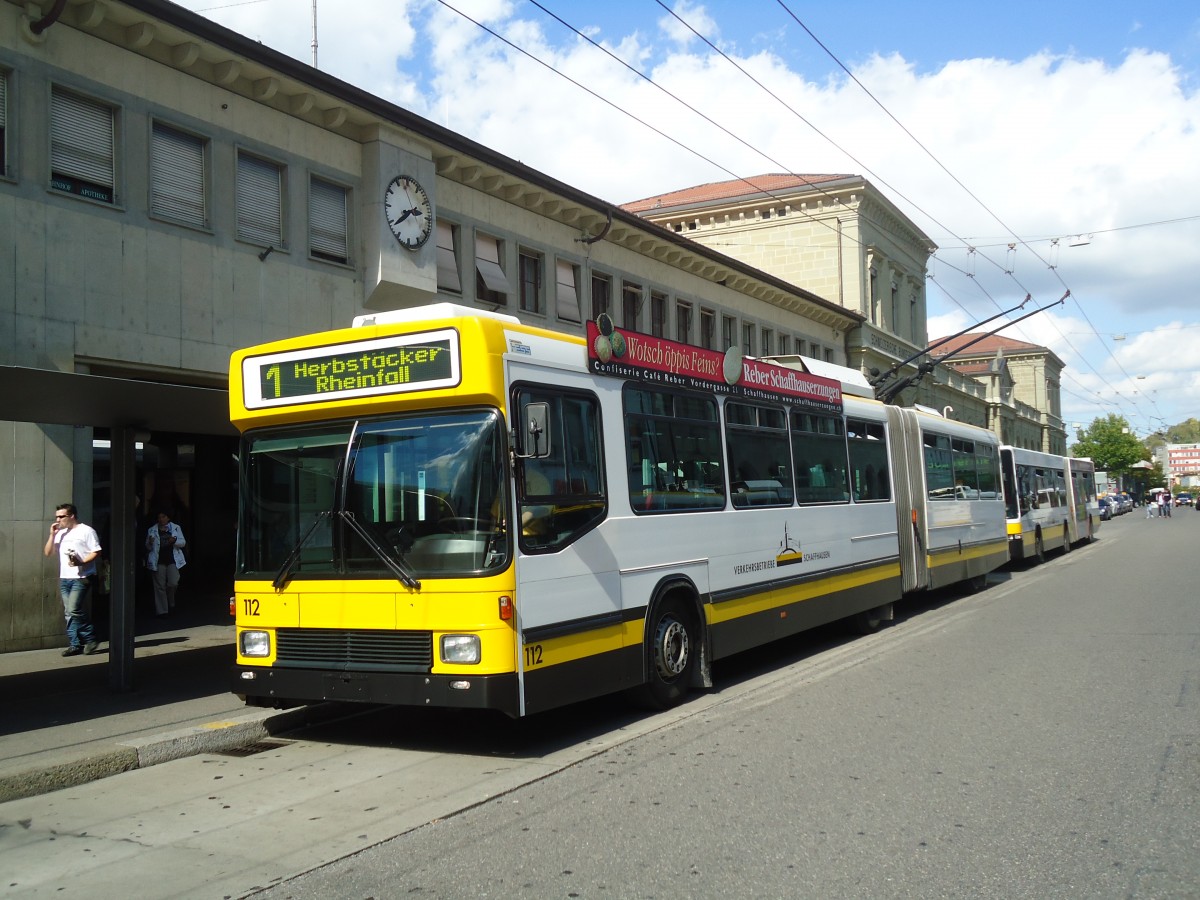 (135'938) - VBSH Schaffhausen - Nr. 112 - NAW/Hess Gelenktrolleybus am 14. September 2011 beim Bahnhof Schaffhausen