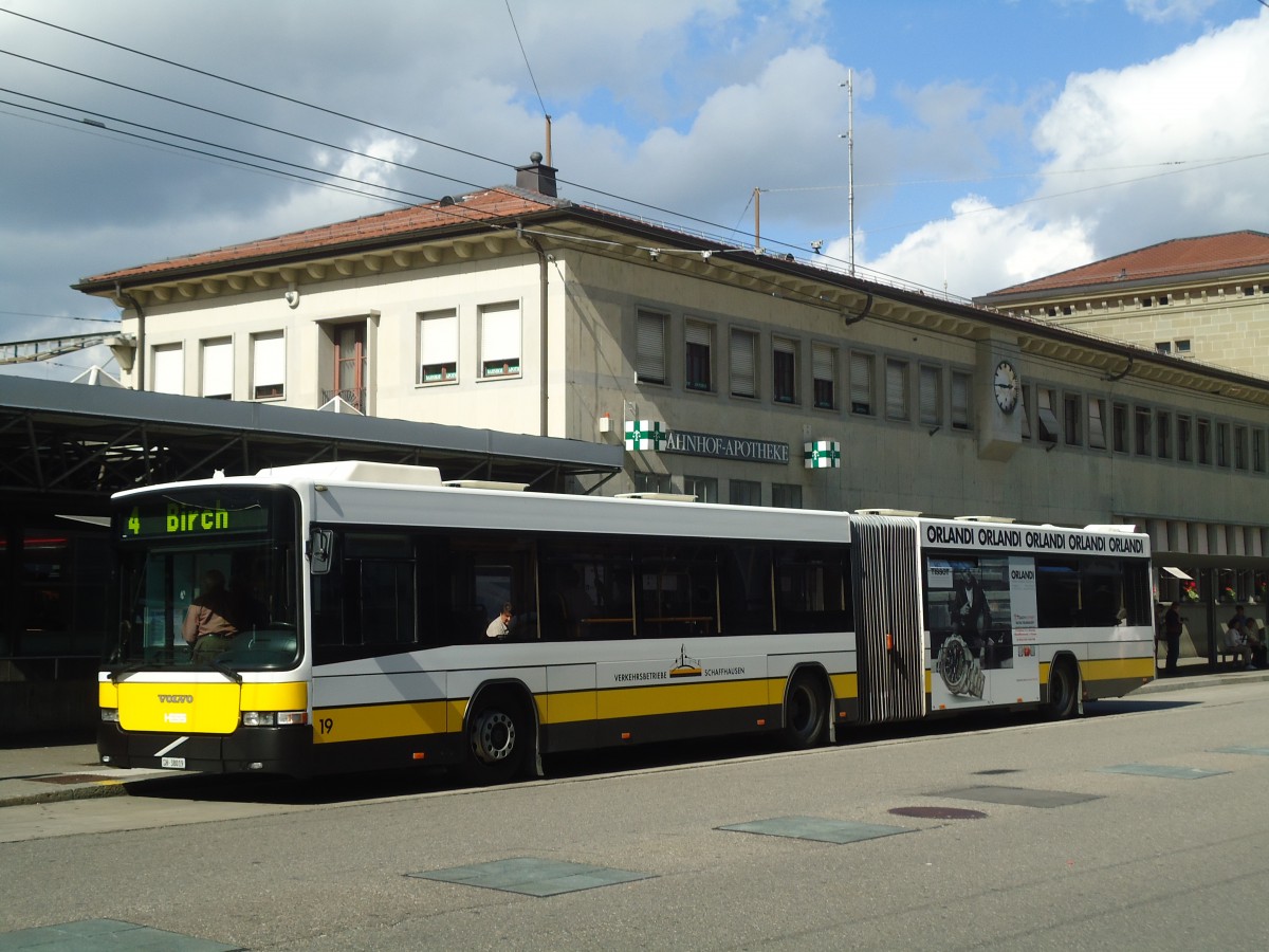 (135'941) - VBSH Schaffhausen - Nr. 19/SH 38'019 - Volvo/Hess am 14. September 2011 beim Bahnhof Schaffhausen