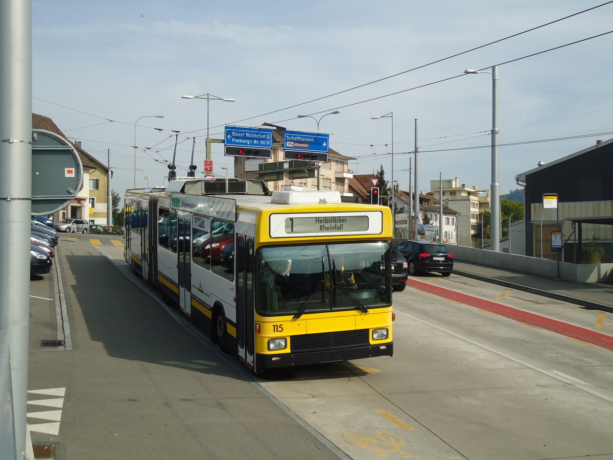 (136'170) - VBSH Schaffhausen- Nr. 115 - NAW/Hess Gelenktrolleybus am 25. September 2011 in Neuhausen, Kreuzstrasse