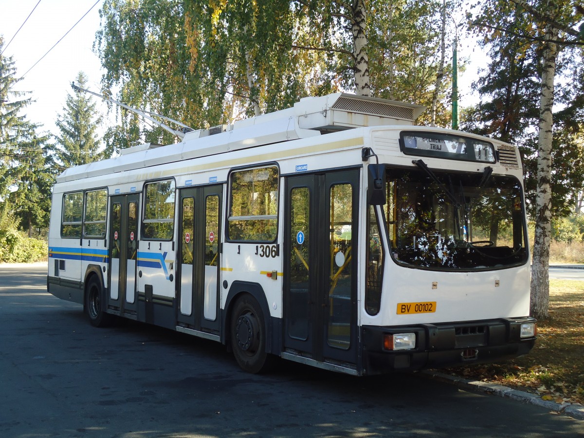 (136'342) - RAT Brasov - Nr. 306/BV 00'102 - Berliet-Renault Trolleybus (ex TCL Limoges/F Nr. 422) am 4. Oktober 2011 in Brasov, Rulmentul