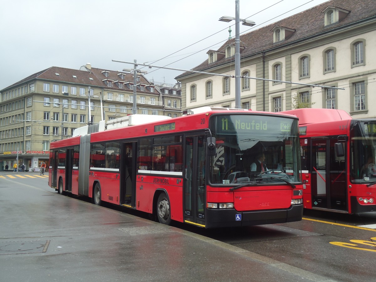 (138'567) - Bernmobil, Bern - Nr. 20 - NAW/Hess Gelenktrolleybus am 16. April 2012 beim Bahnhof Bern