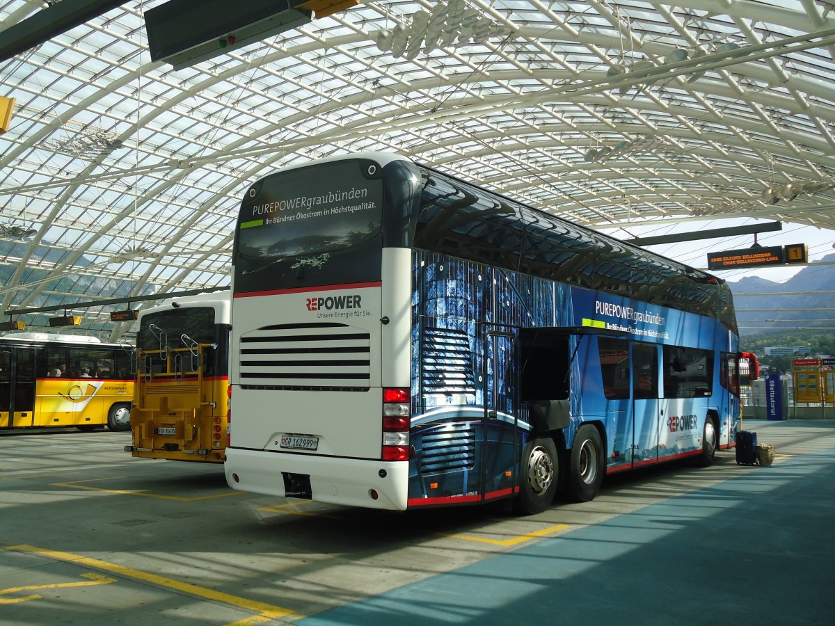 (138'996) - PostAuto Graubnden - GR 162'999 - Neoplan am 20. Mai 2012 in Chur, Postautostation