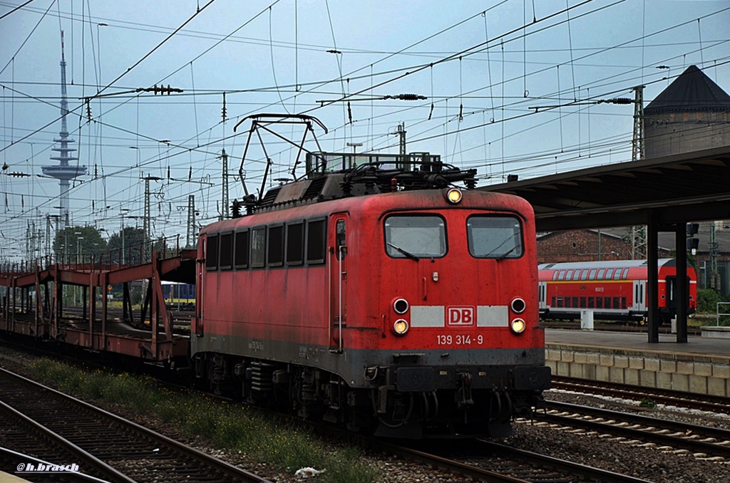 139 314-9 zog einen leeren autozug durch bremen,01.10.14