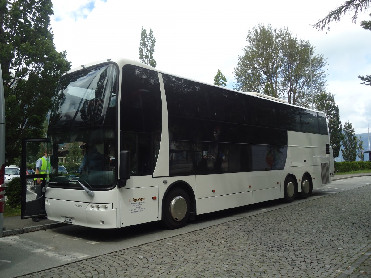 (139'436) - Zgraggen, Schattdorf - UR 9399 - Bova am 11. Juni 2012 beim Bahnhof Flelen