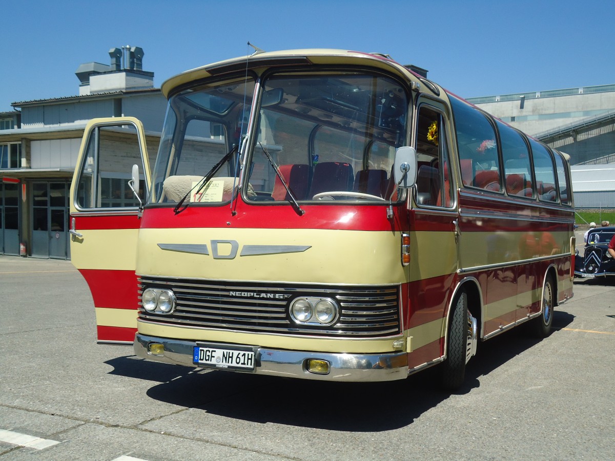 (139'705) - Aus Deutschland: Auwrter Museum, Stuttgart - DGF-NH 61H - Neoplan am 16. Juni 2012 in Hinwil, AMP