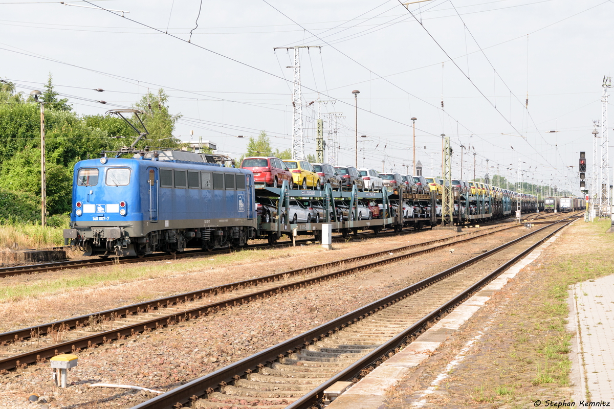 140 007-7 PRESS (140 825-1) mit einem Seat Autotransportzug in Stendal und fuhr weiter in Richtung Magdeburg. 25.06.2016