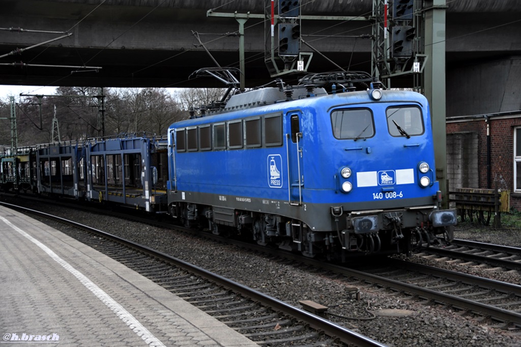 140 008-4 fuhr mit einen leeren autozug durch hh-harburg,13.02.19