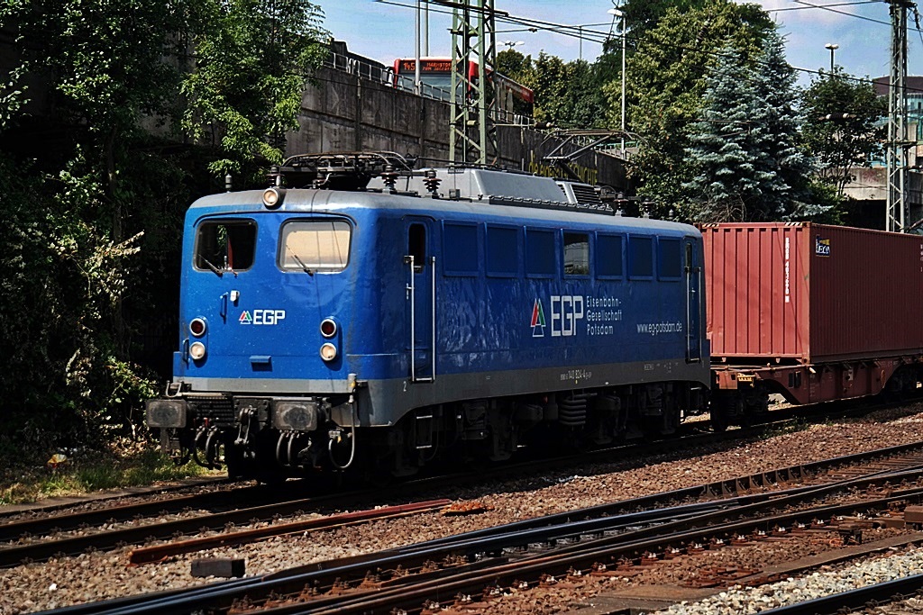 140 357-4 ist mit einen kastenzug durch hh-harburg gefahren,datum 29.07.14