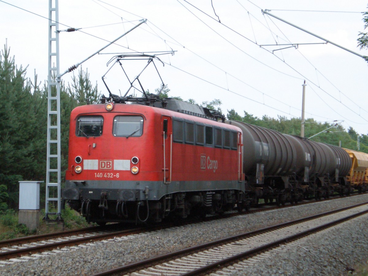 140 432 in Elsterwerda-Biehla,  29.07.2010.
(Mittlerweile in Rostock Seehafen z-gestellt)