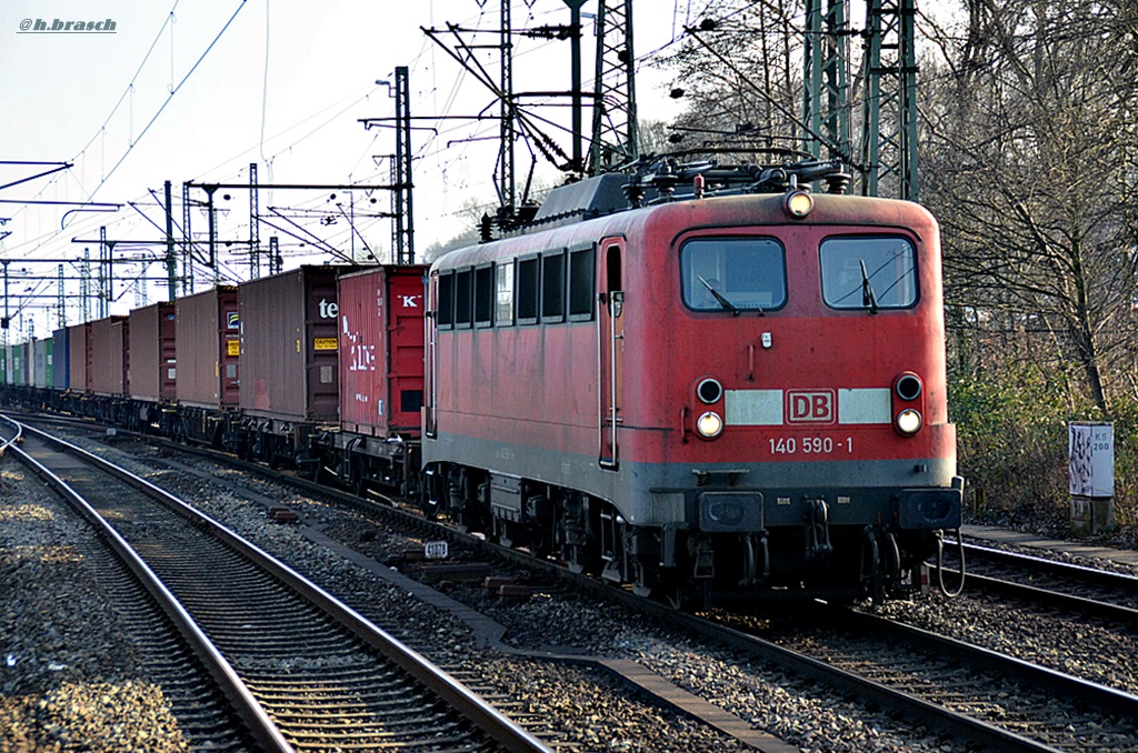 140 590-1 zog einen kastenzug durch hh-harburg,19.02.15