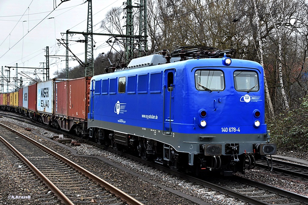 140 678-4 fuhr mit einen containerzug durch hh-harburg,18.03.16