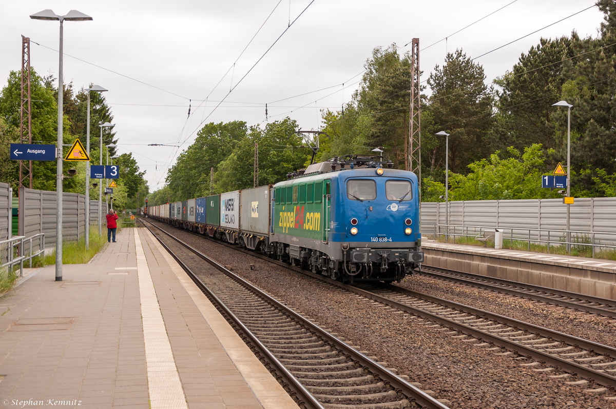 140 838-4 EGP - Eisenbahngesellschaft Potsdam mbH mit einem Containerzug von Hamburg-Waltershof nach Berlin Westhafen in Bienenbüttel. 02.06.2015