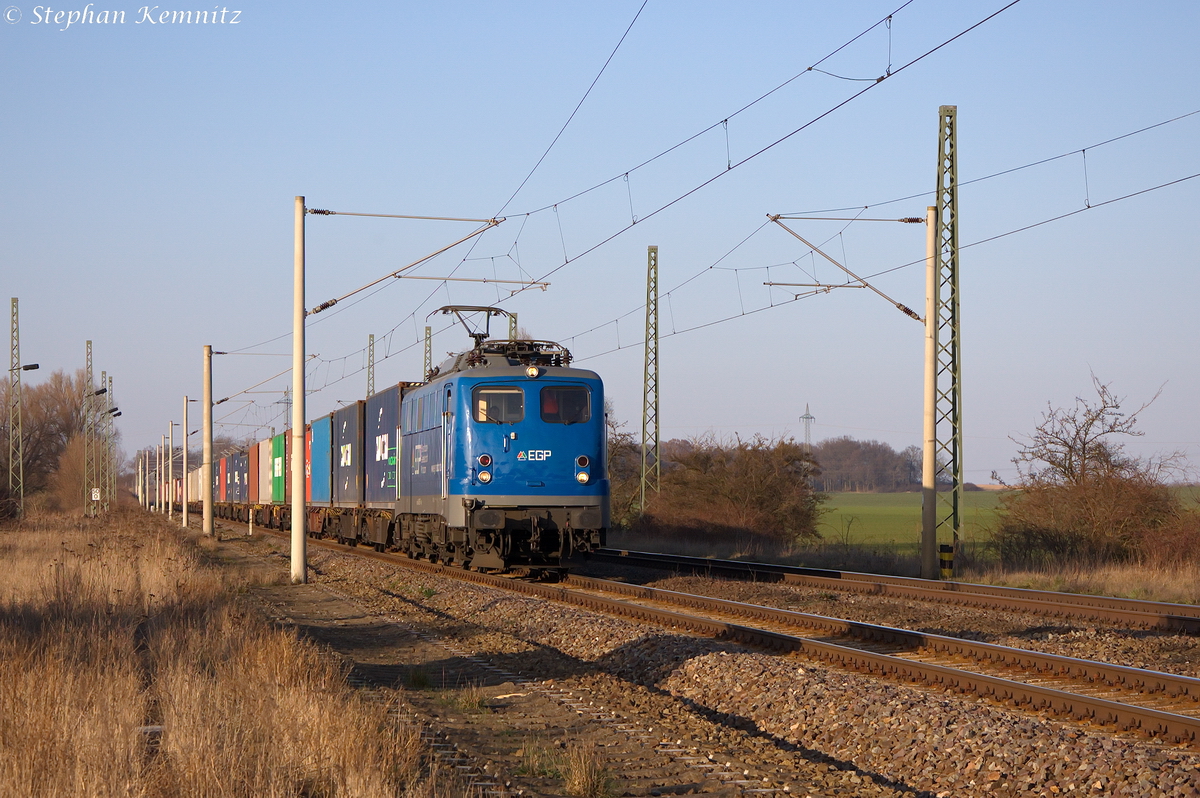 140 857-4 EGP - Eisenbahngesellschaft Potsdam mbH mit einem Containerzug in Demker und fuhr in Richtung Magdeburg weiter. 11.03.2014