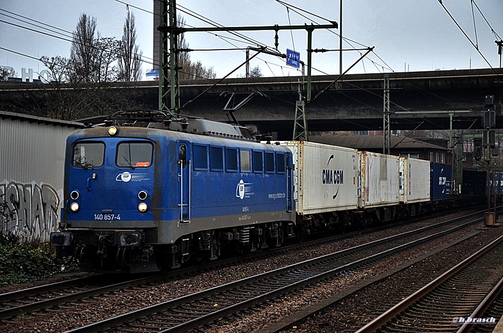 140 857-4 zog einen kastenzug durch hh-harburg,05.12.14