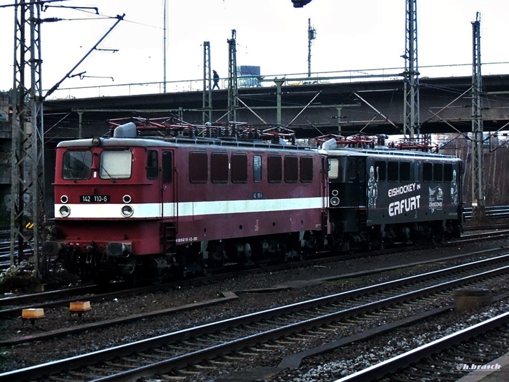 142 110-6 und 142 145-2 waren abgebgelt beim bf hh-harburg,13.12.14