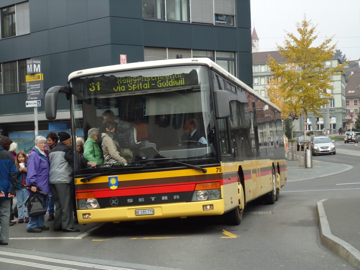 (142'209) - STI Thun - Nr. 79/BE 285'779 - Setra am 18. November 2012 beim Bahnhof Thun