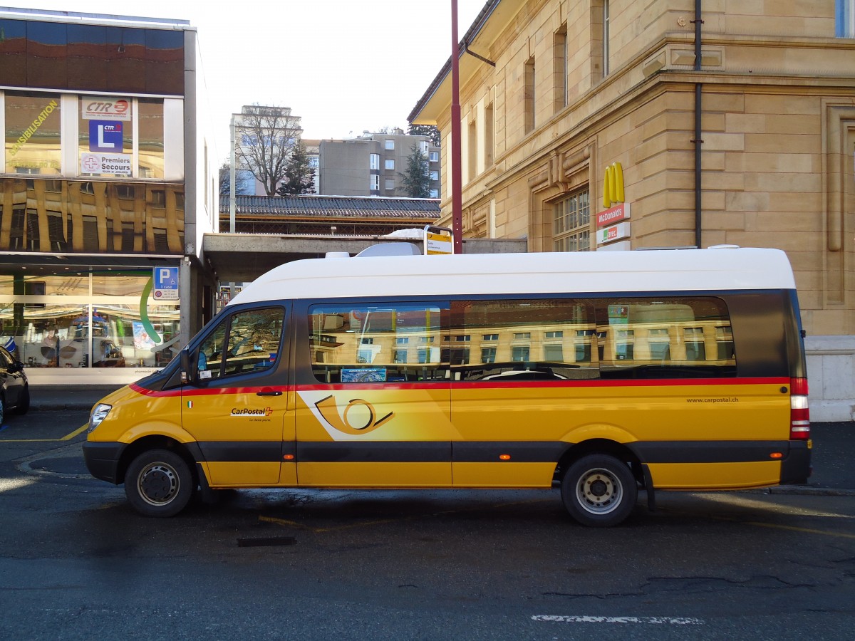 (142'767) - CarPostal Ouest - NE 50'199 - Mercedes am 29. Dezember 2012 beim Bahnhof La Chaux-de-Fonds