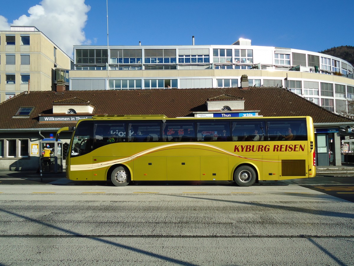 (142'910) - Kyburg Reisen, Effretikon - ZH 656'532 - Volvo am 2. Januar 2013 beim Bahnhof Thun