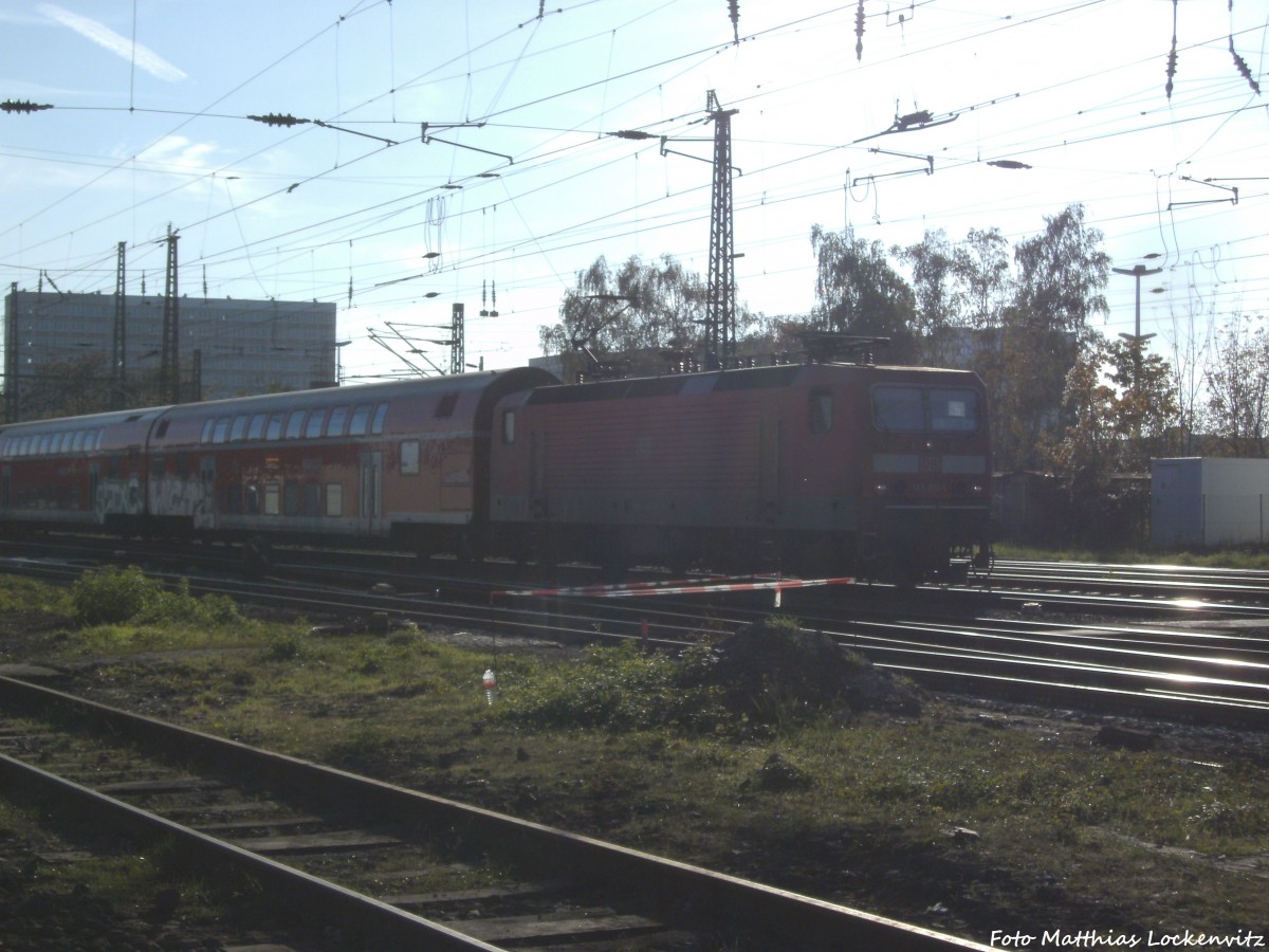 143 011 als S7 mit ziel Halle-Trotha beim verlassen des Bahnhofs Halle (Saale) Hbf am 1.11.14