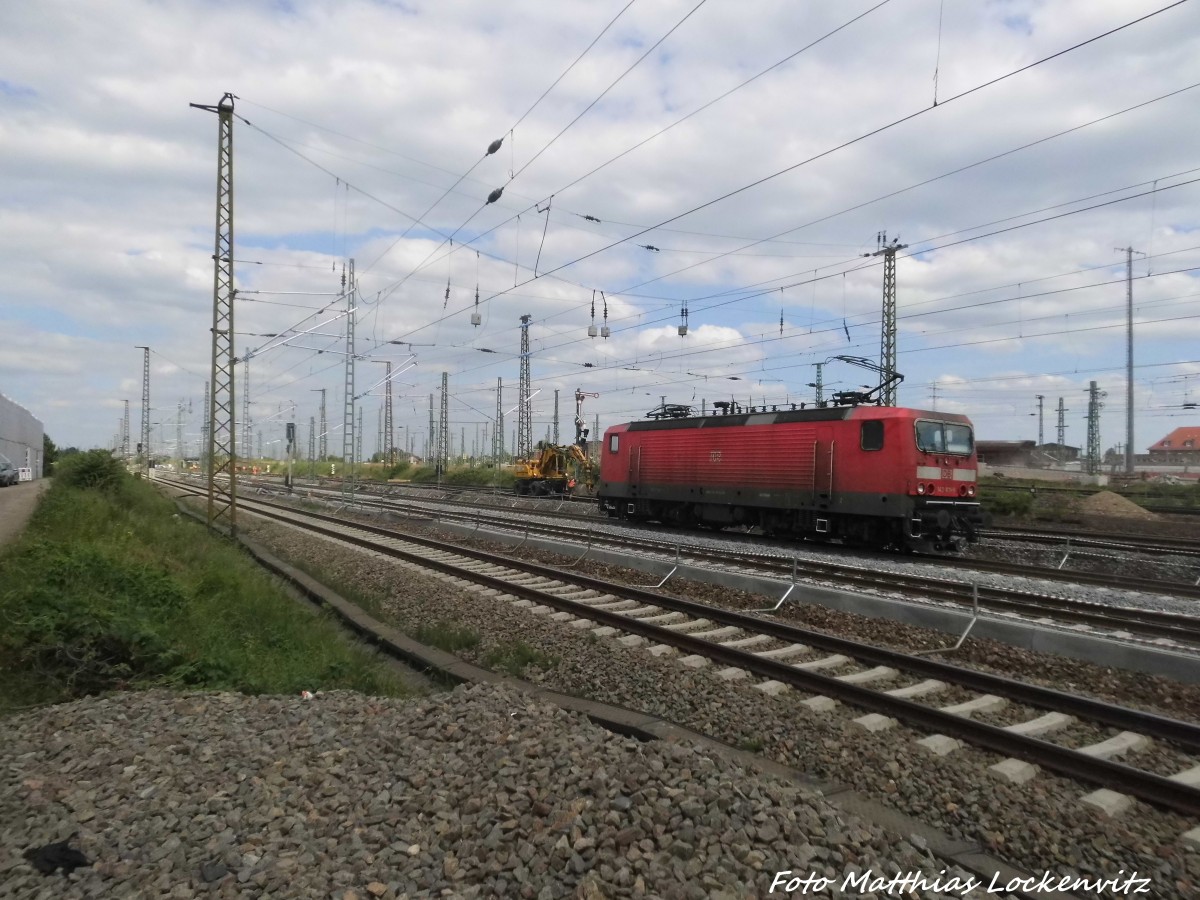 143 011 solo unterwegs nach Bitterfeld am 10.6.15