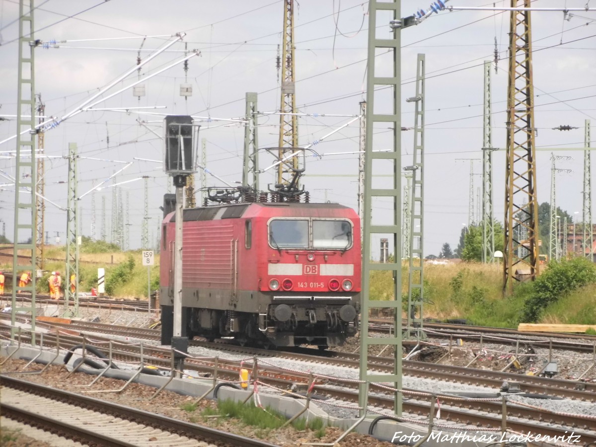 143 011 solo unterwegs nach Bitterfeld am 10.6.15