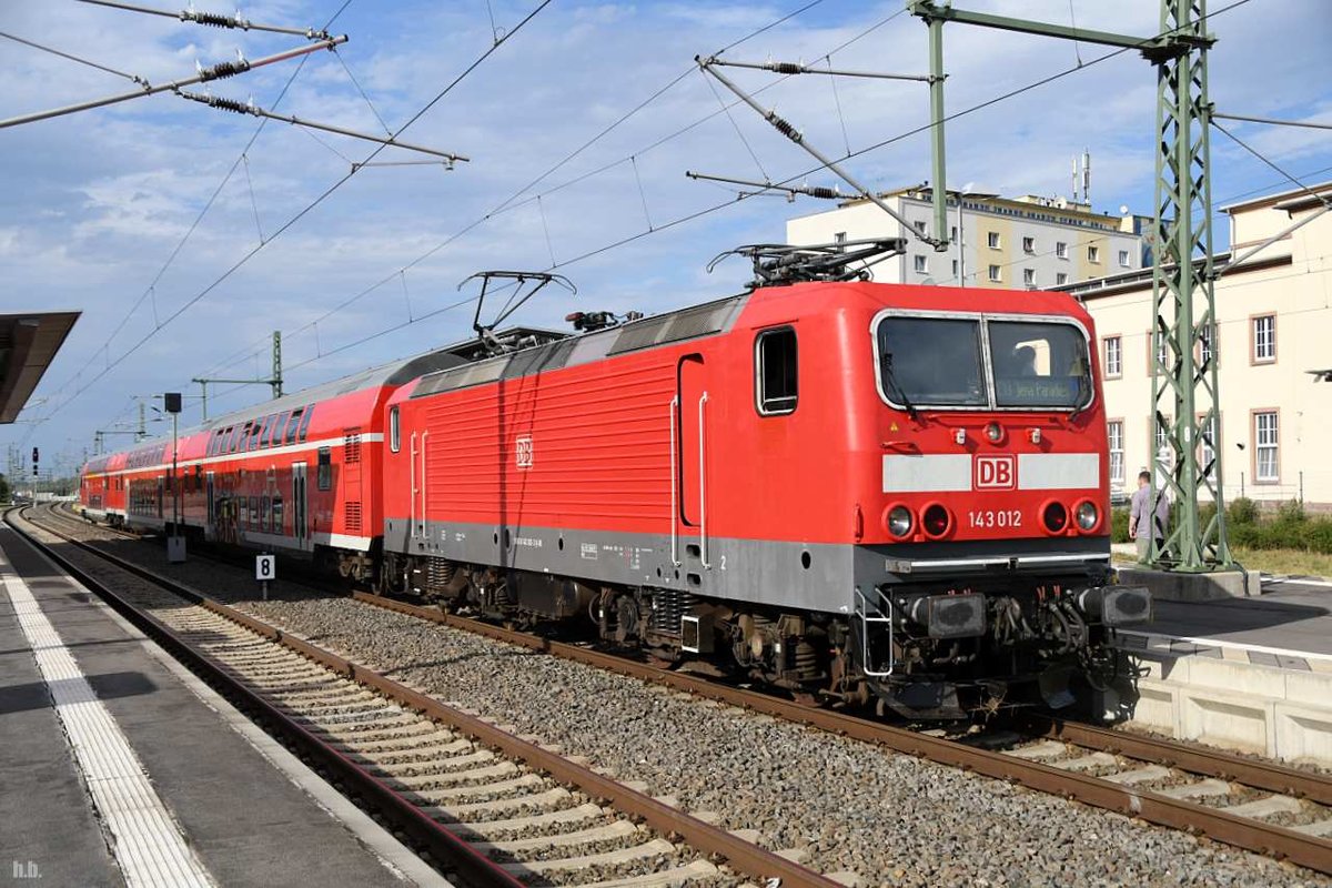 143 012-3 stand mit einen regionalzug in merseburg hbf,21.08.20