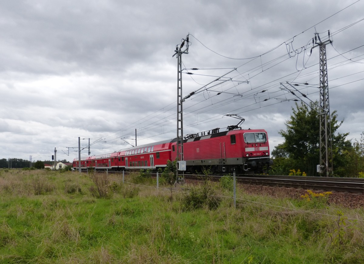 143 034-7 legt sich Nahe Nordhausen in die Kurve. 01.09.2013