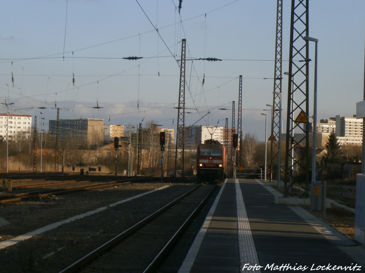 143 095 und 143 354 als S7 mit ziel Halle-Trotha beim einfahren in den Endbahnhof Halle-Nietleben am 26.12.14