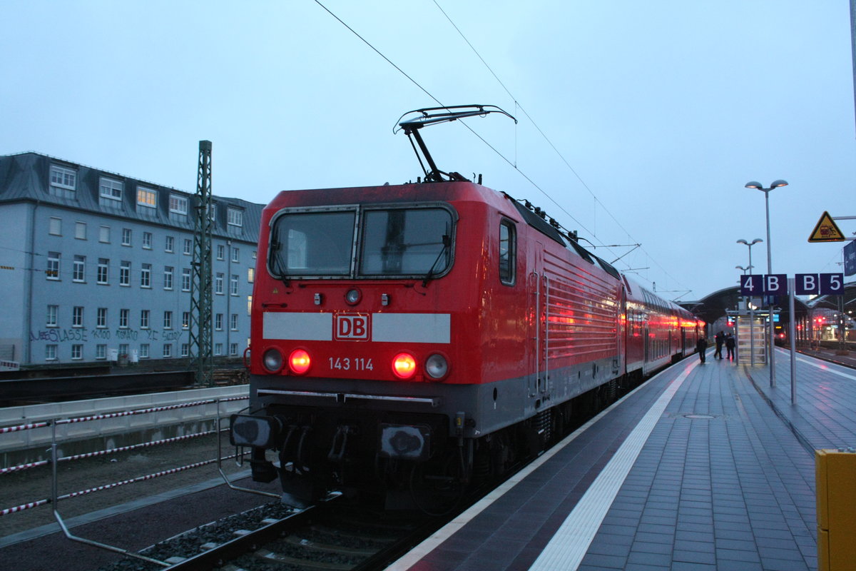 143 114 und 143 925 als S7 mit ziel Halle-Nietleben im Bahnhof Halle/Saale Hbf am 2.2.20